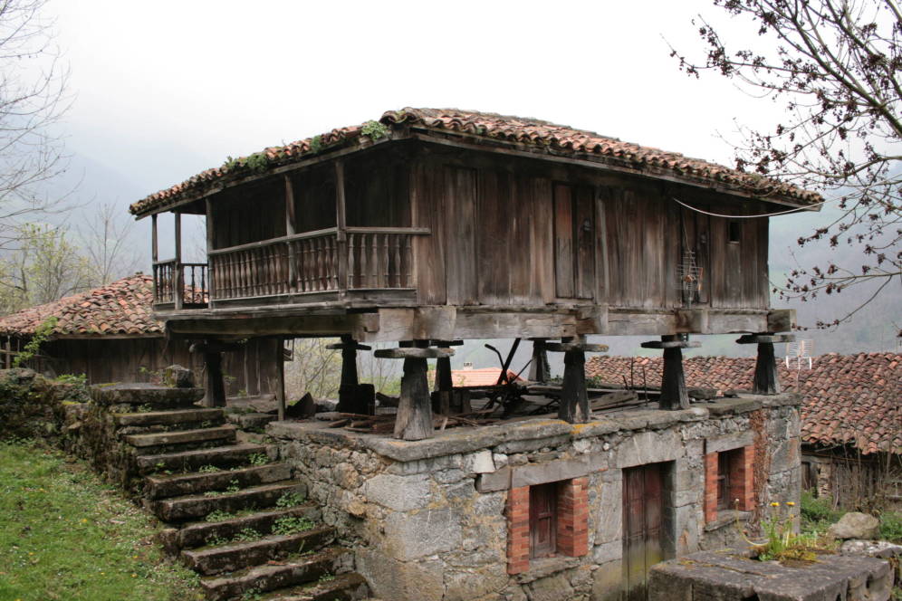 ¿Adiós a los hórreos? El «disparate» del IBI amenaza a la joya arquitectónica asturiana